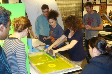 A screenprinting class